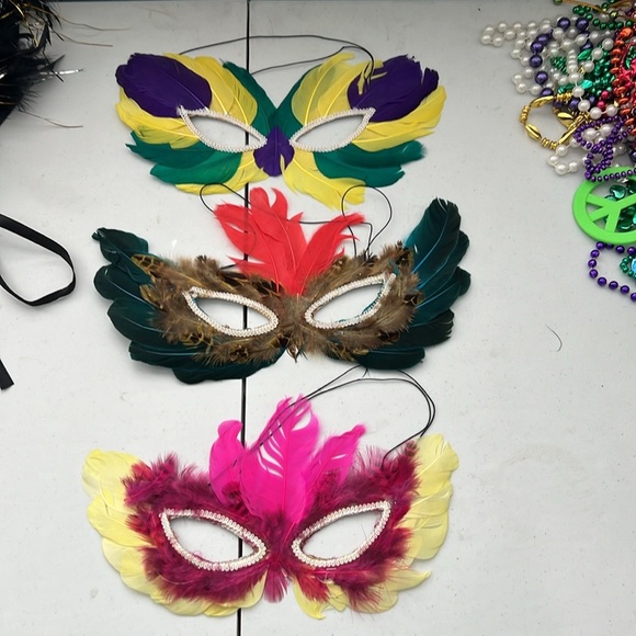 Mardi Gras-party in a box ! Everything you need ! - Picture 4 of 9